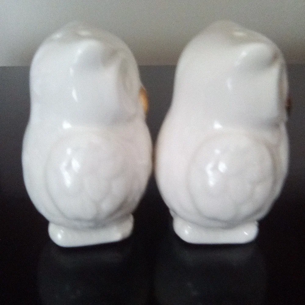 Ceramic White Owl W/Gold‎ Beaks Salt and Pepper Shakers